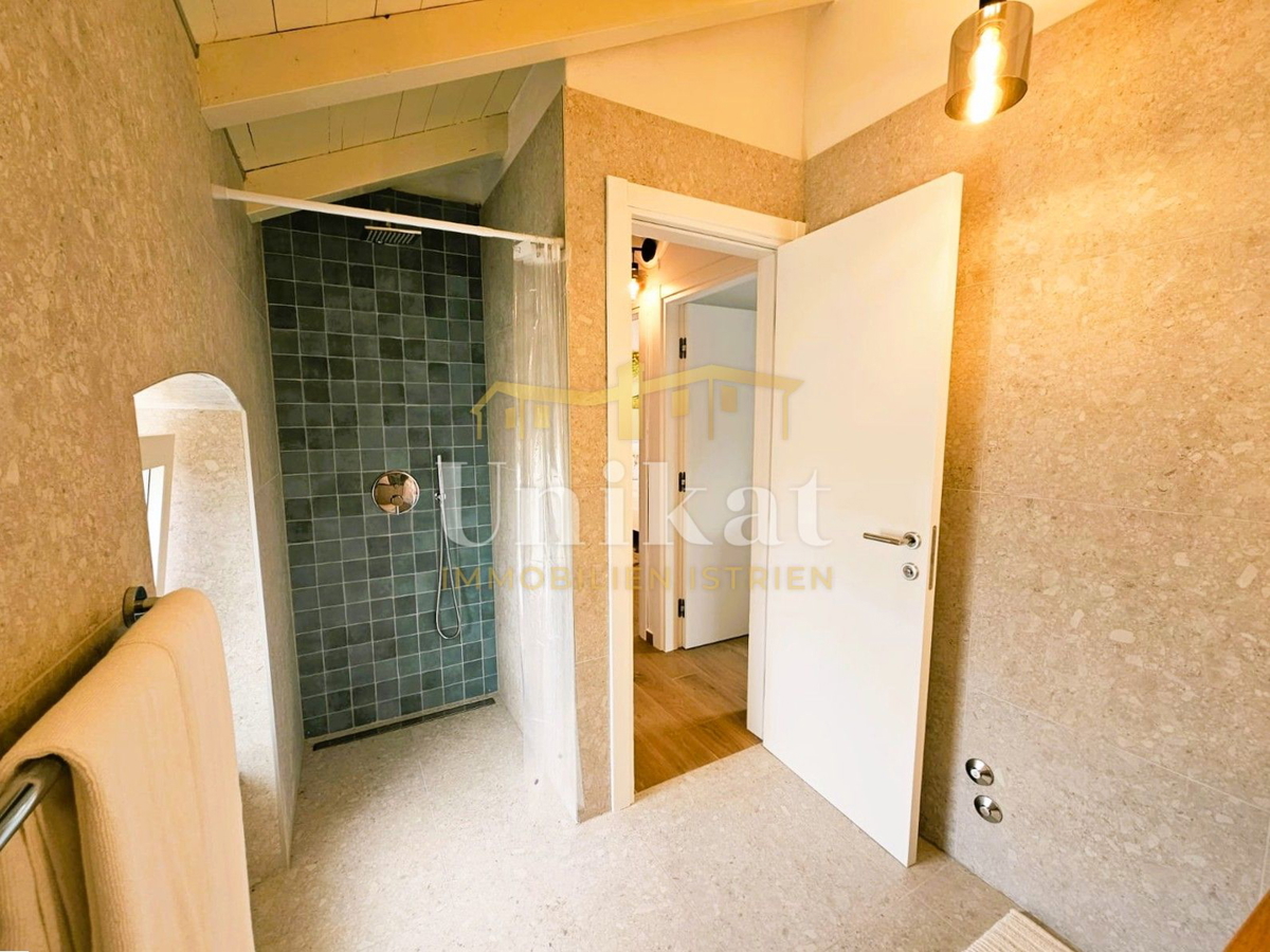 Renovirana kamnita hiša s bazenom in wellness hišico